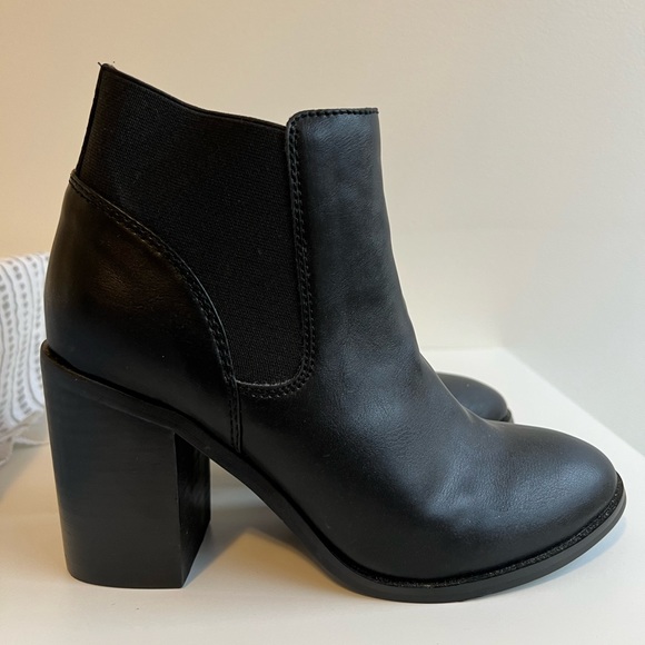 Chelsea Crew Kirby Boot - Picture 2 of 4